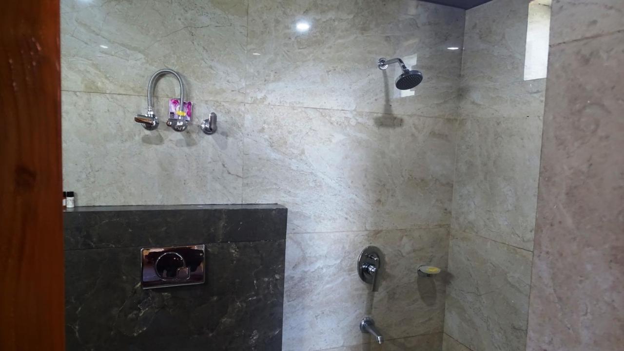 Humble Holiday Inn Kufri Simla Esterno foto