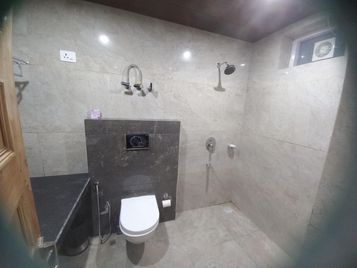Humble Holiday Inn Kufri Simla Esterno foto